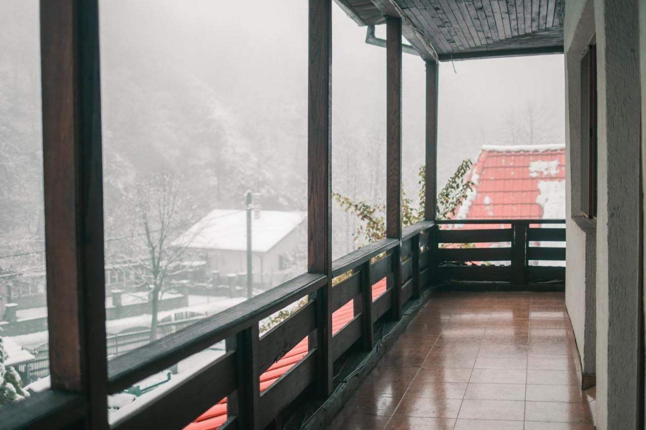 Hanul Vanatorului Gureni Exteriér fotografie